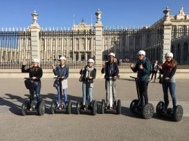 13 Capicua monta en segway